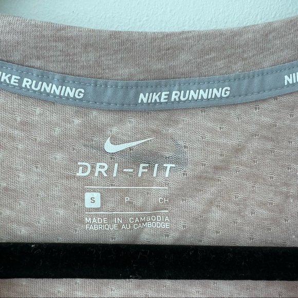 Nike light pink t-shirt - Picture 3 of 5